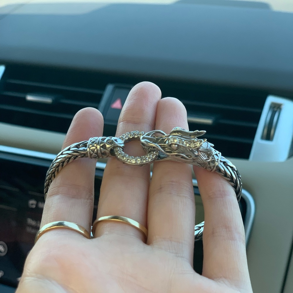 Beautiful John Hardy bracelet for sale (WILLING TO WORK WITH YOU ON THE PRICE)